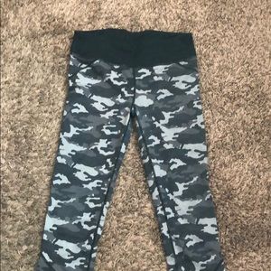 Fabletics camo leggings (crops)
